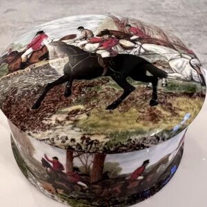 Newhall Staffordshire Bone China hunting scene English Trinket Picture Box.